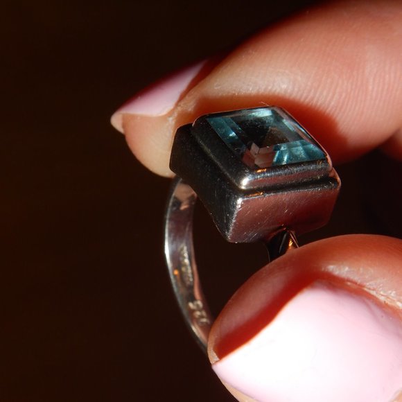 Lori Bonn Blue Topaz Silver Ring - Picture 4 of 9